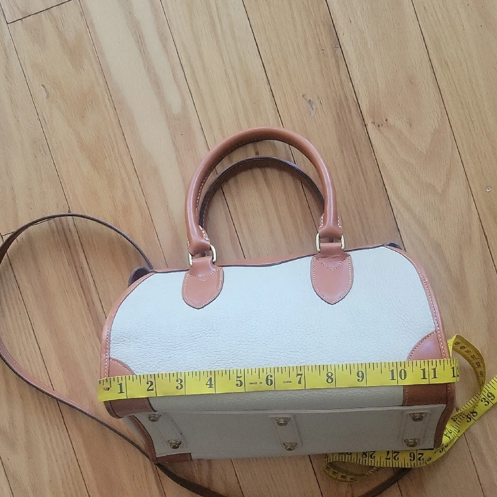 Dooney & Bourke-style Cream and Tan Leather Satchel Dr Bag